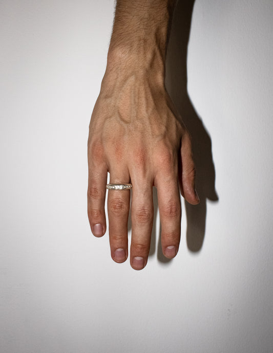 Anillo de plata con diamantes