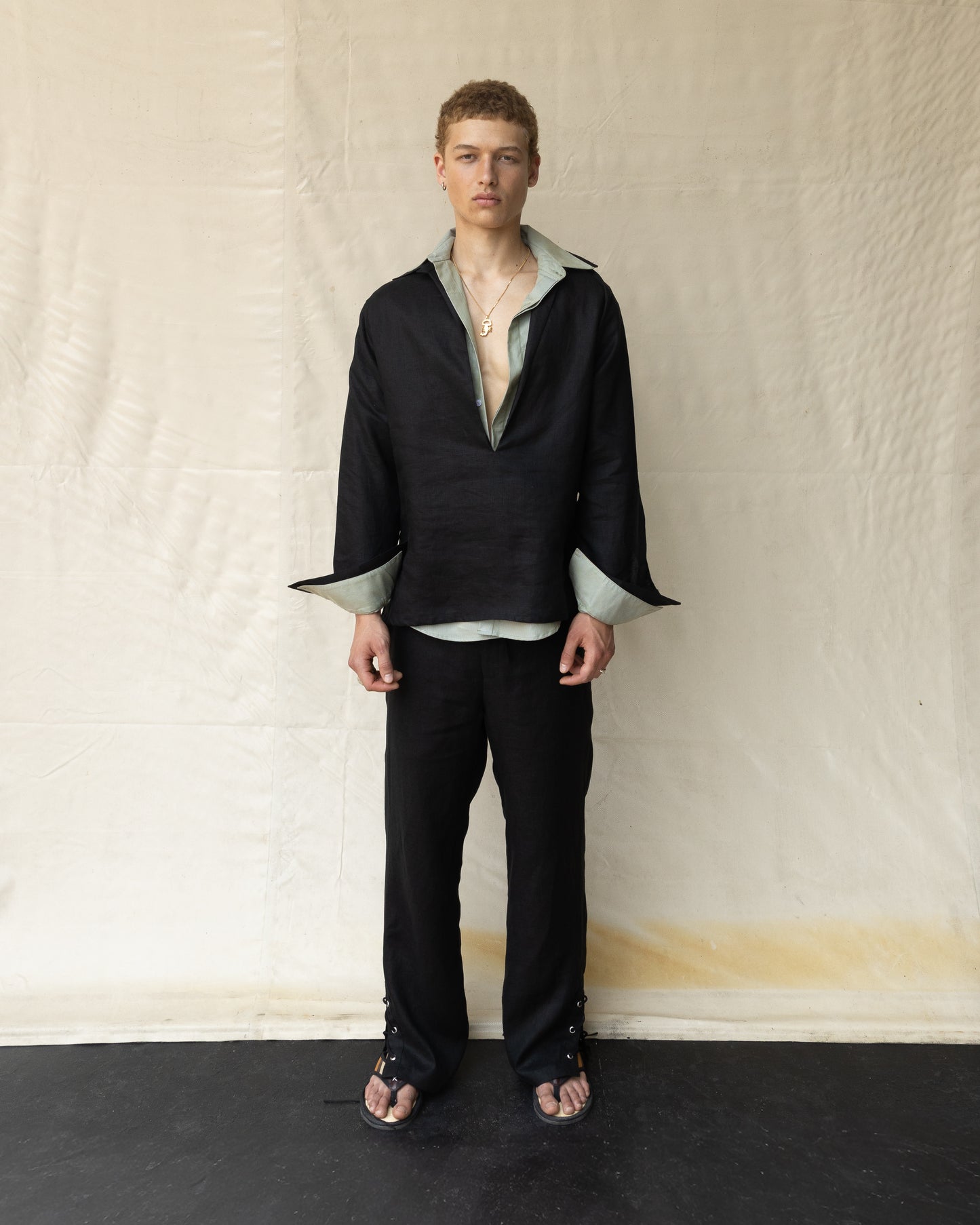 Pantalón Cairo de Lino con Ojillos Hombre